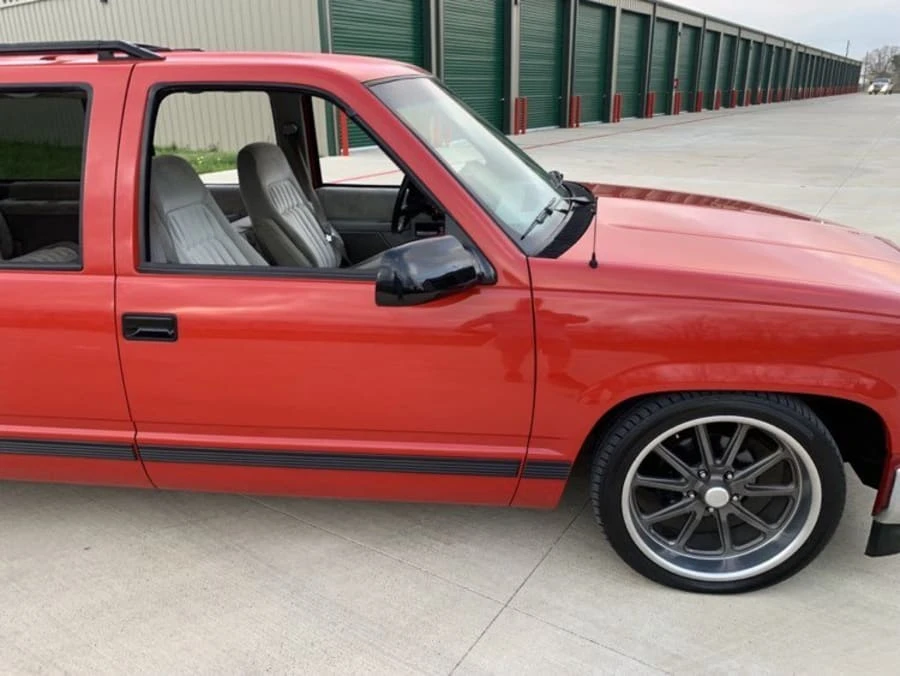 1993 GMC Suburban 8th Gen - Image 19 of 31