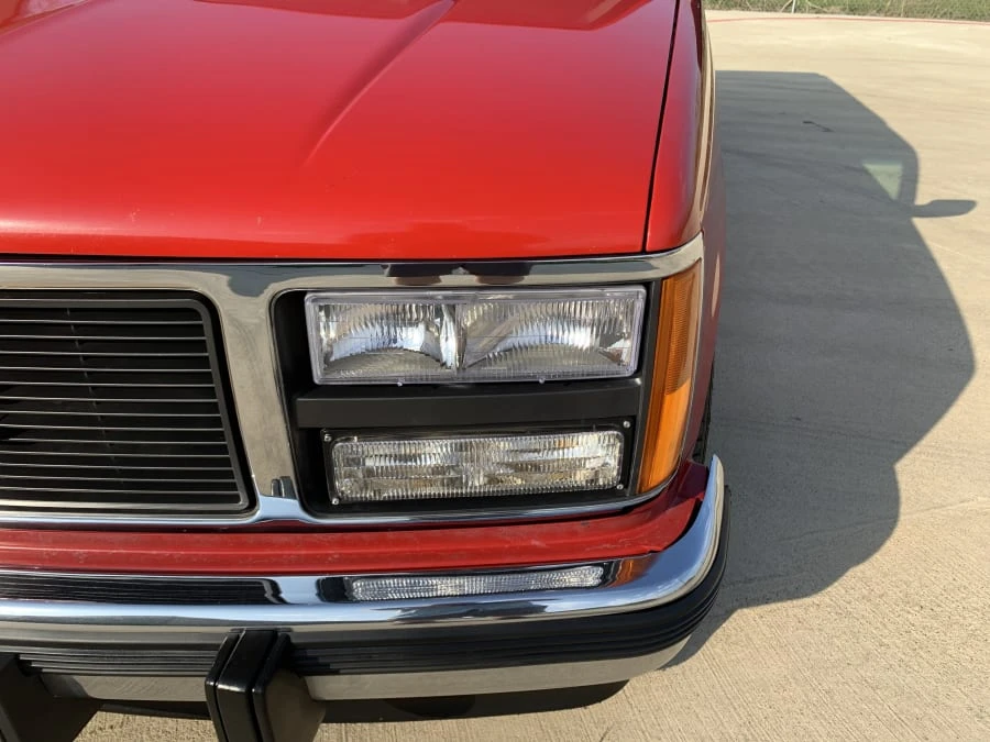 1993 GMC Suburban 8th Gen - Image 18 of 31