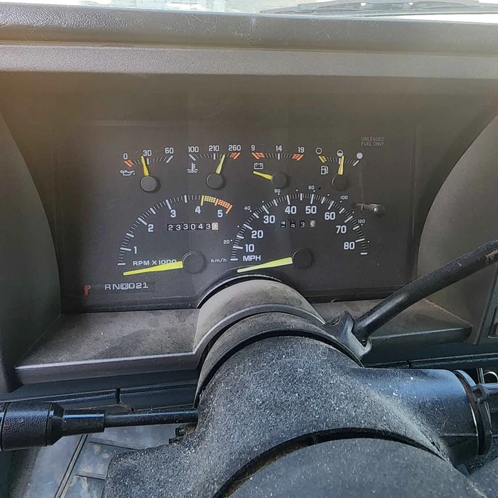 1993 GMC Suburban 8th Gen - Image 6 of 9