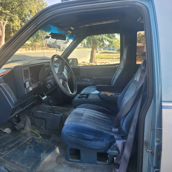 1993 GMC Suburban 8th Gen - Image 4 of 9