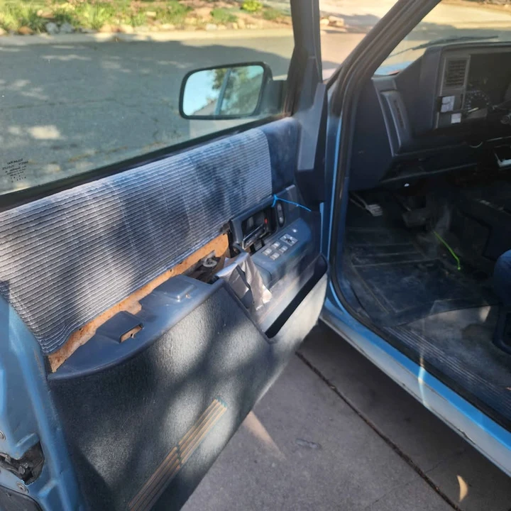 1993 GMC Suburban 8th Gen - Image 3 of 9