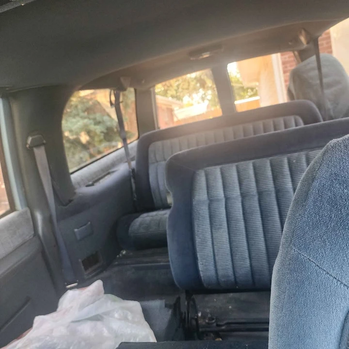 1993 GMC Suburban 8th Gen - Image 5 of 9