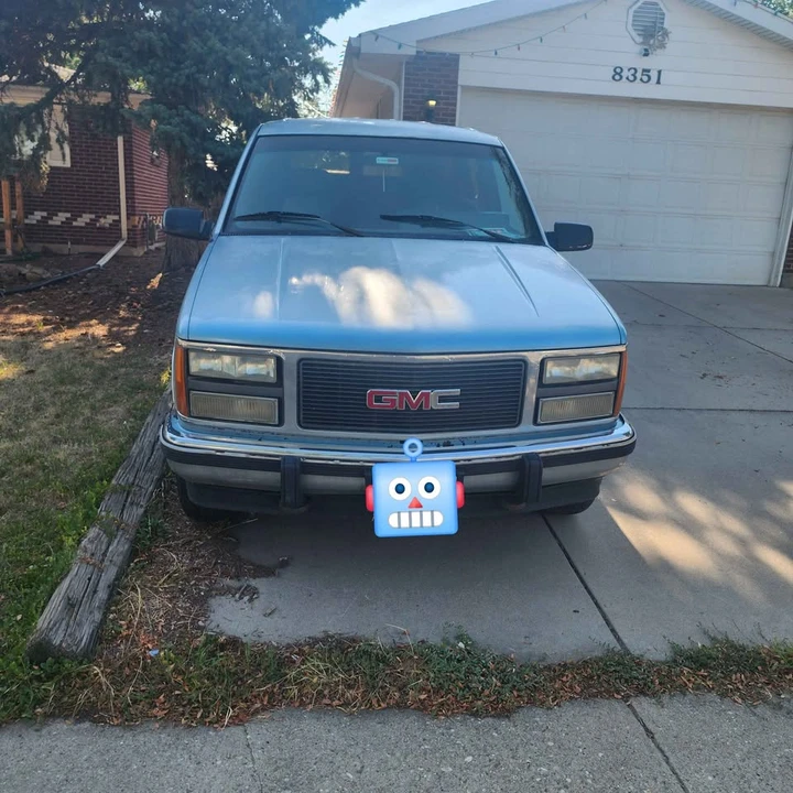 1993 GMC Suburban 8th Gen - Image 2 of 9