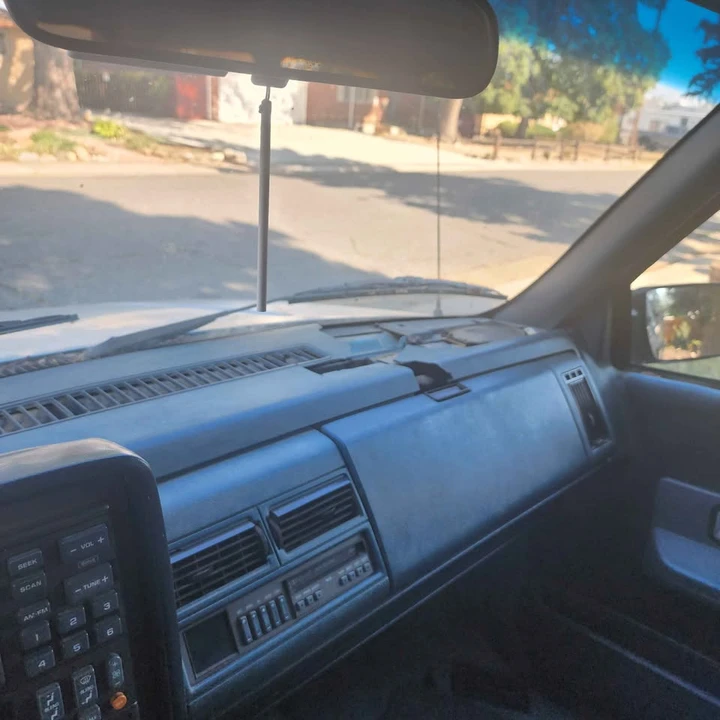1993 GMC Suburban 8th Gen - Image 7 of 9