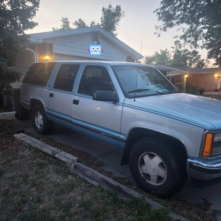 1993 GMC Suburban 8th Gen - Image 8 of 9