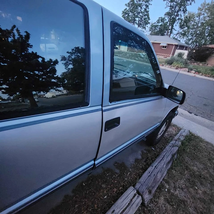 1993 GMC Suburban 8th Gen - Image 9 of 9