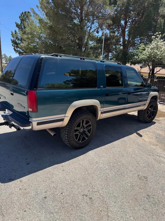 1993 GMC Suburban 8th Gen - Image 7 of 10
