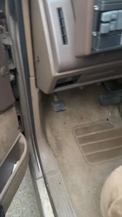 1993 GMC Suburban 8th Gen - Image 8 of 8