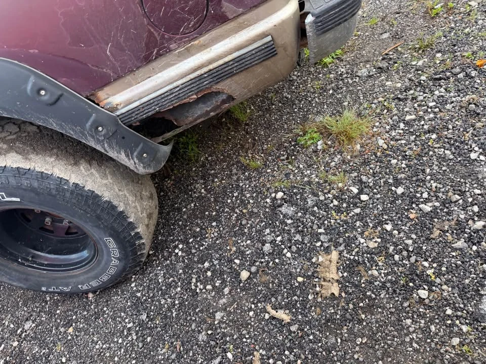 1993 GMC Suburban 8th Gen - Image 5 of 8