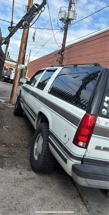 1993 GMC Suburban 8th Gen - Image 5 of 6