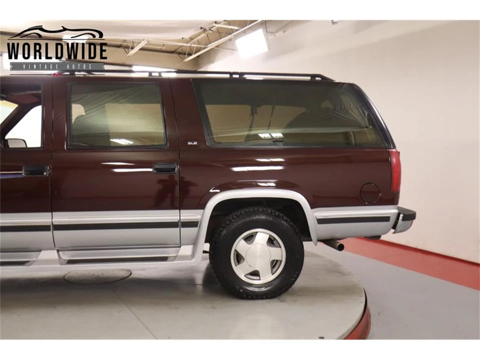 1993 GMC Suburban 8th Gen - Image 10 of 31