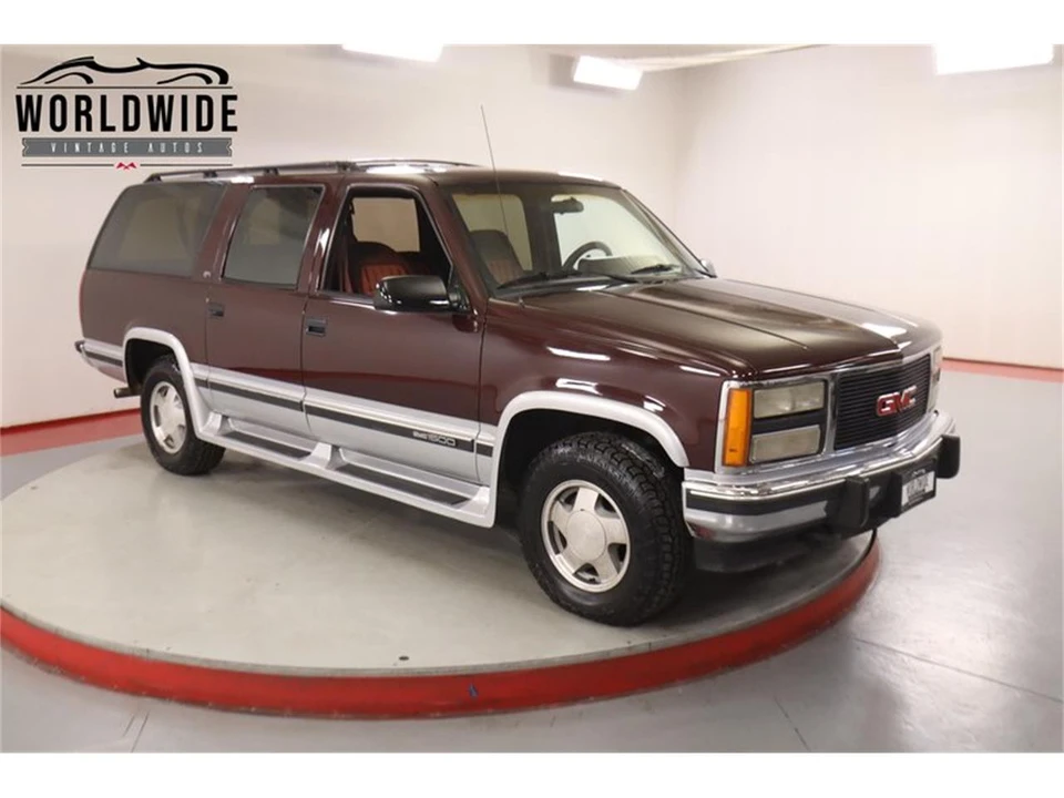 1993 GMC Suburban 8th Gen - Image 2 of 31