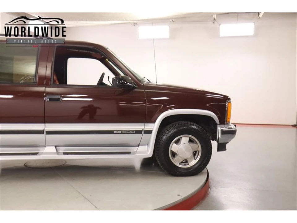 1993 GMC Suburban 8th Gen - Image 8 of 31