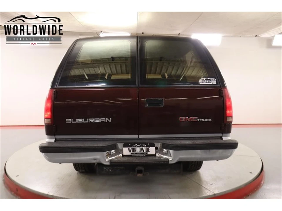 1993 GMC Suburban 8th Gen - Image 18 of 31