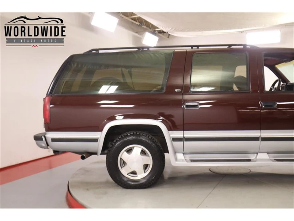1993 GMC Suburban 8th Gen - Image 9 of 31