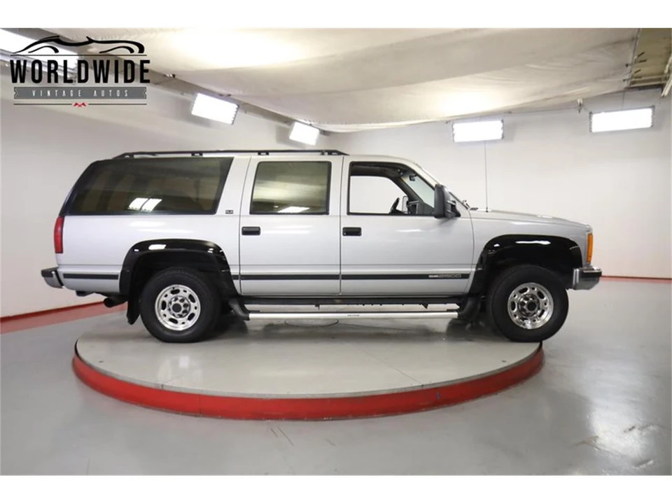 1993 GMC Suburban 8th Gen - Image 4 of 31
