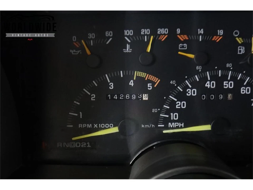 1993 GMC Suburban 8th Gen - Image 28 of 31