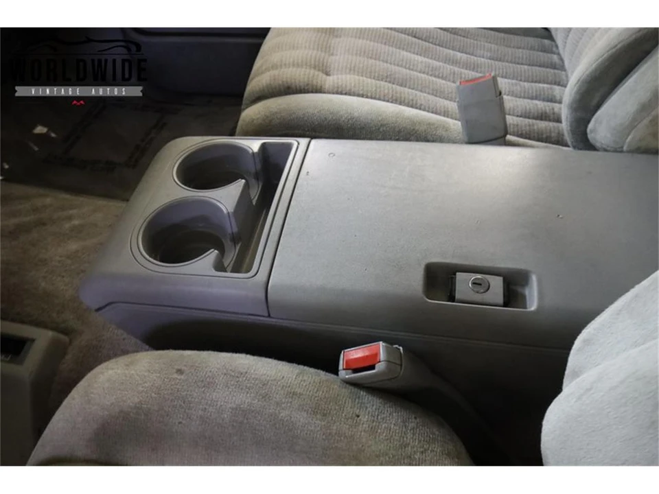 1993 GMC Suburban 8th Gen - Image 31 of 31