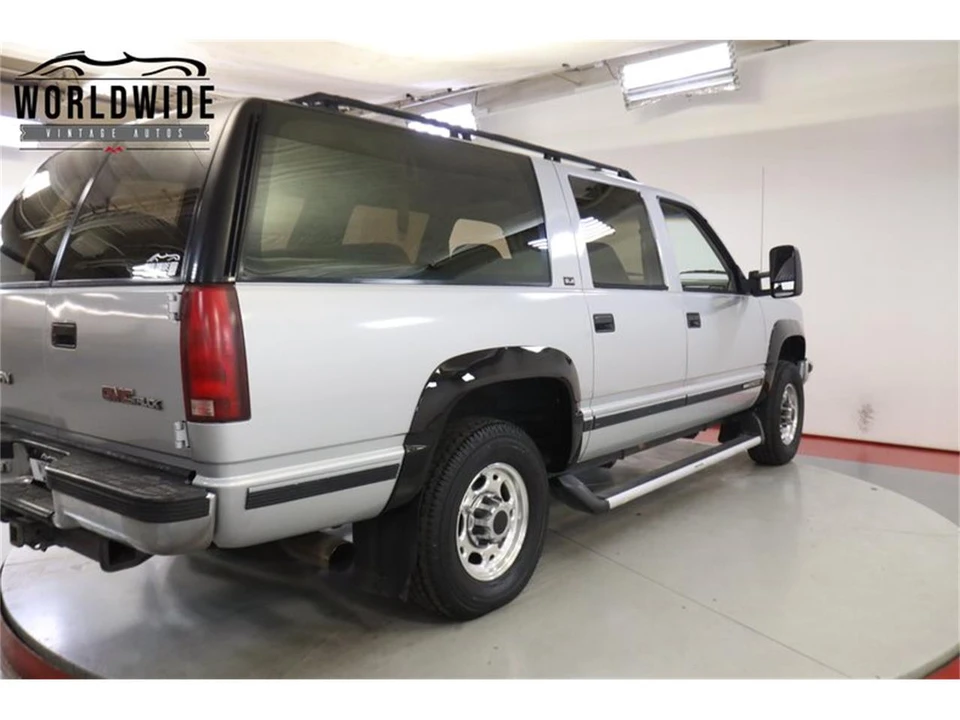 1993 GMC Suburban 8th Gen - Image 22 of 31