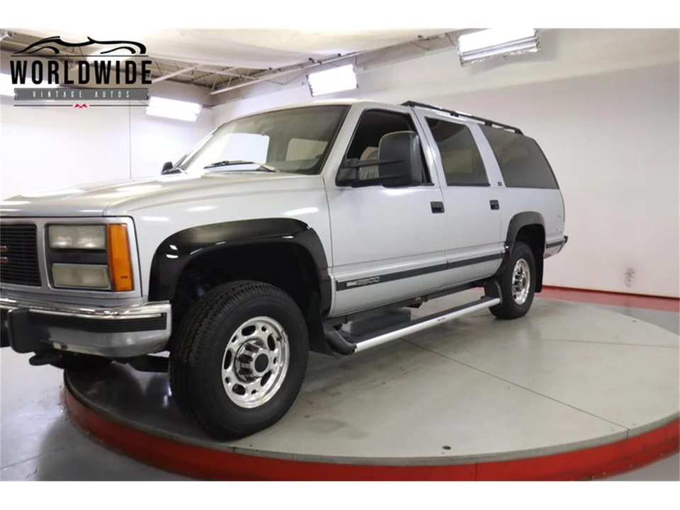 1993 GMC Suburban 8th Gen - Image 13 of 31
