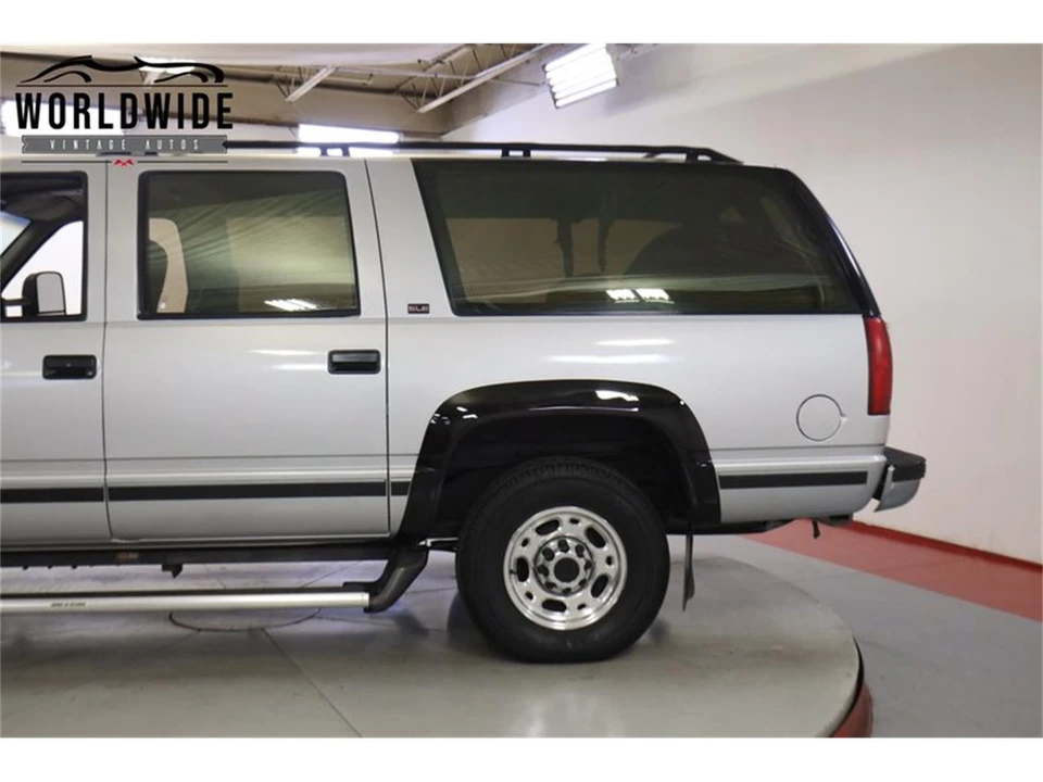 1993 GMC Suburban 8th Gen - Image 10 of 31