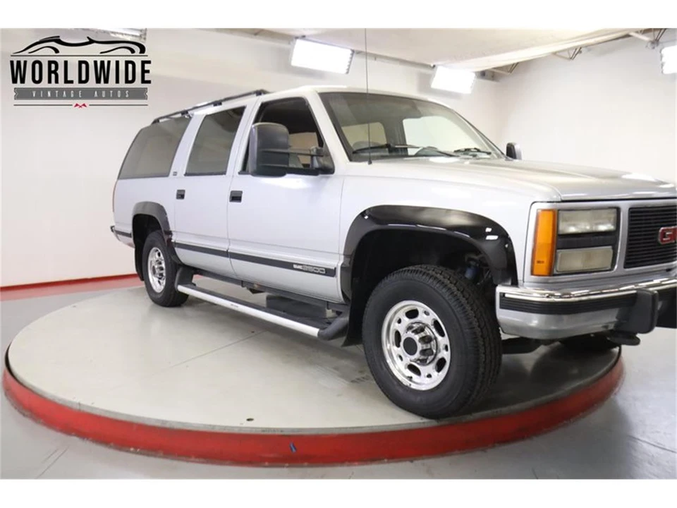 1993 GMC Suburban 8th Gen - Image 14 of 31