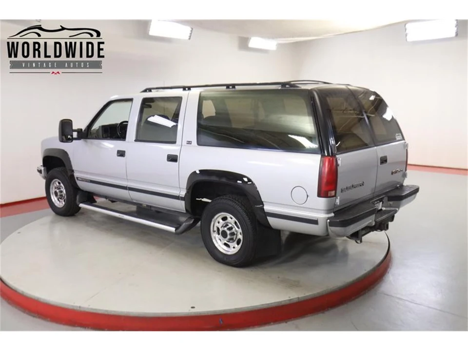 1993 GMC Suburban 8th Gen - Image 5 of 31