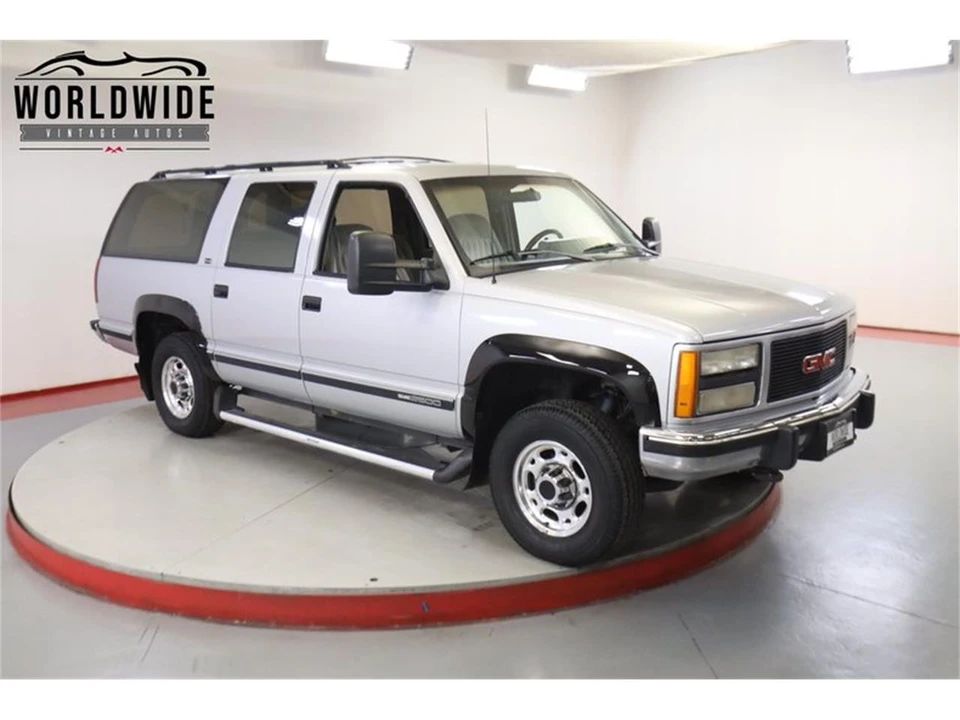 1993 GMC Suburban 8th Gen - Image 2 of 31