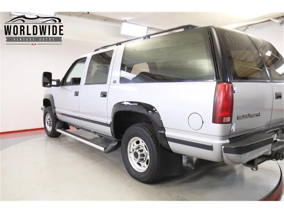 1993 GMC Suburban 8th Gen - Image 21 of 31