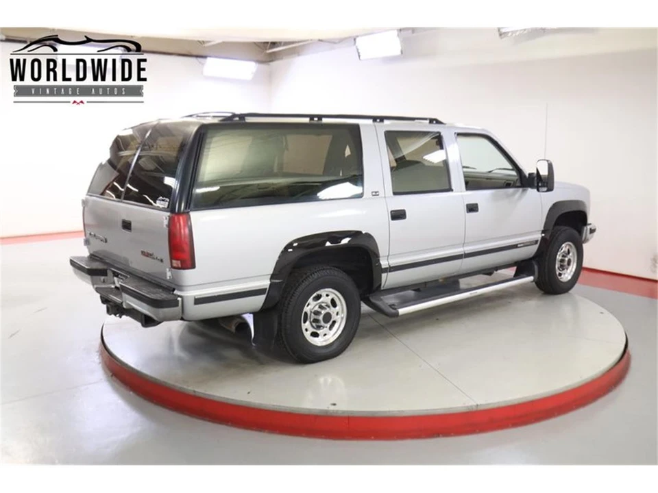1993 GMC Suburban 8th Gen - Image 6 of 31