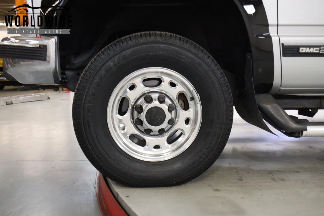 1993 GMC Suburban 8th Gen - Image 12 of 12