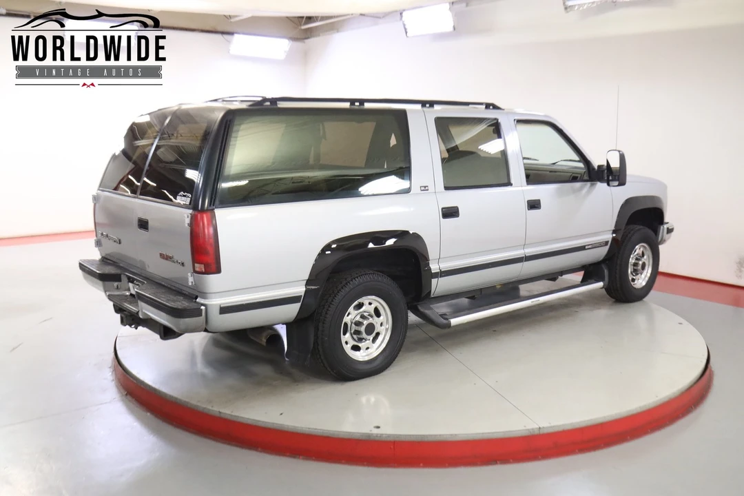 1993 GMC Suburban 8th Gen - Image 6 of 12