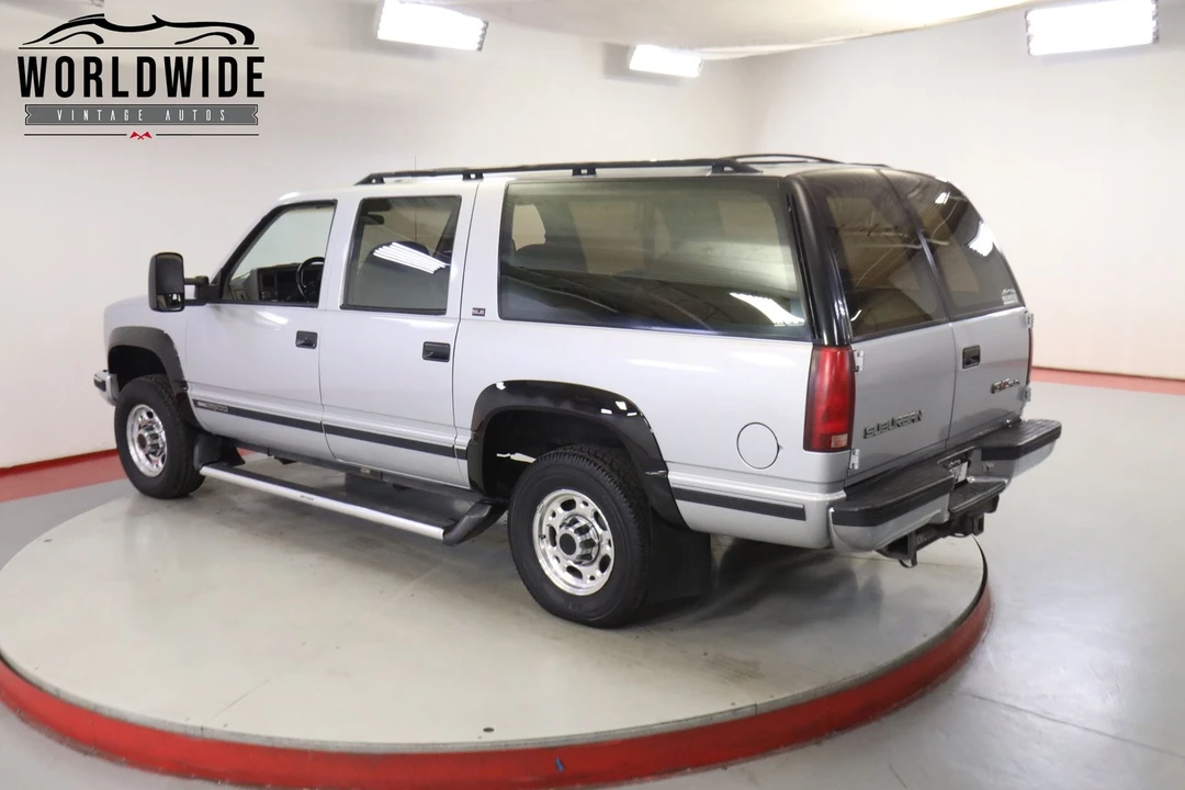 1993 GMC Suburban 8th Gen - Image 5 of 12