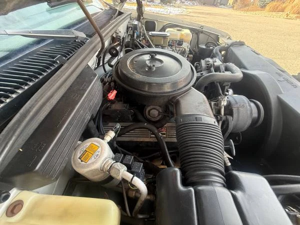 1993 GMC Suburban 7th Gen - Image 20 of 21