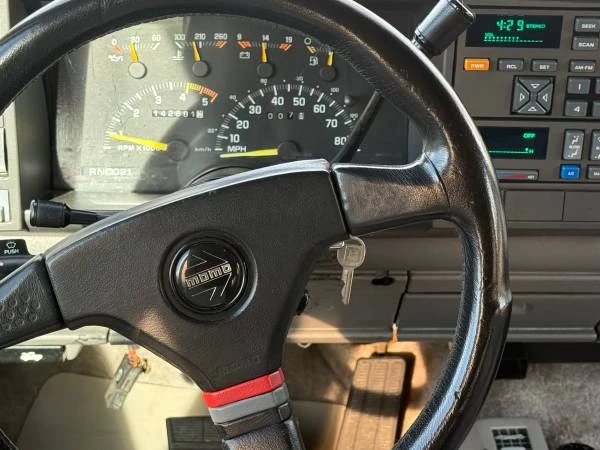 1993 GMC Suburban 7th Gen - Image 16 of 21