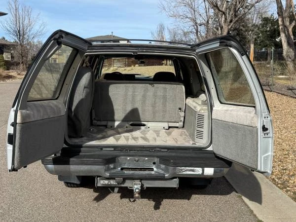 1993 GMC Suburban 7th Gen - Image 17 of 21