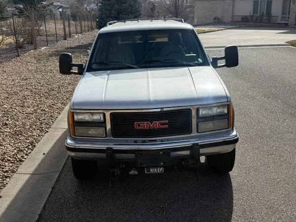 1993 GMC Suburban 7th Gen - Image 3 of 21