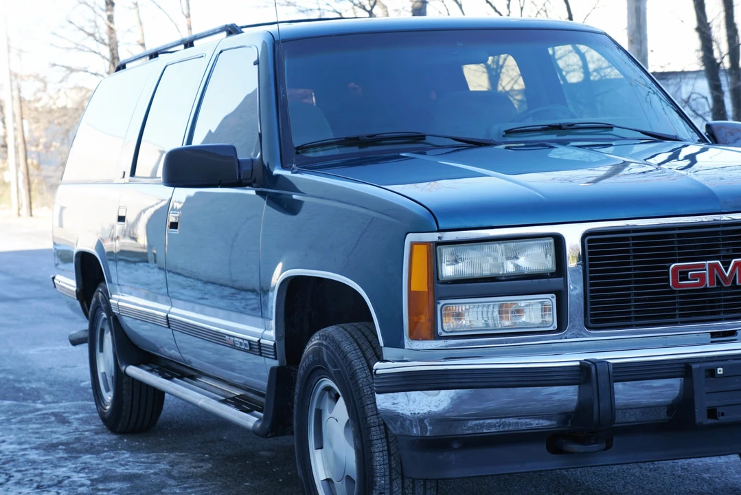 1993 GMC Suburban 8th Gen - Image 17 of 31