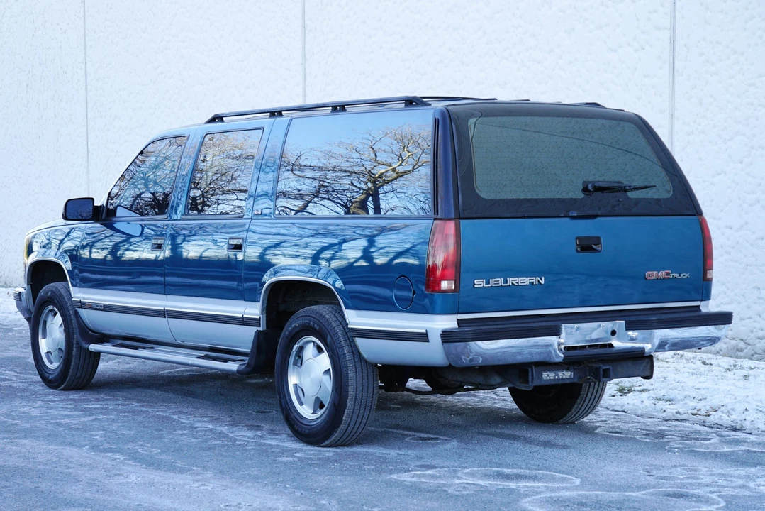 1993 GMC Suburban 8th Gen - Image 5 of 31