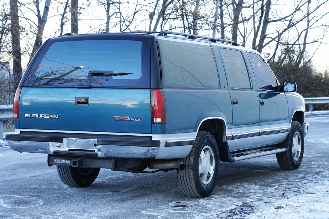 1993 GMC Suburban 8th Gen - Image 7 of 31