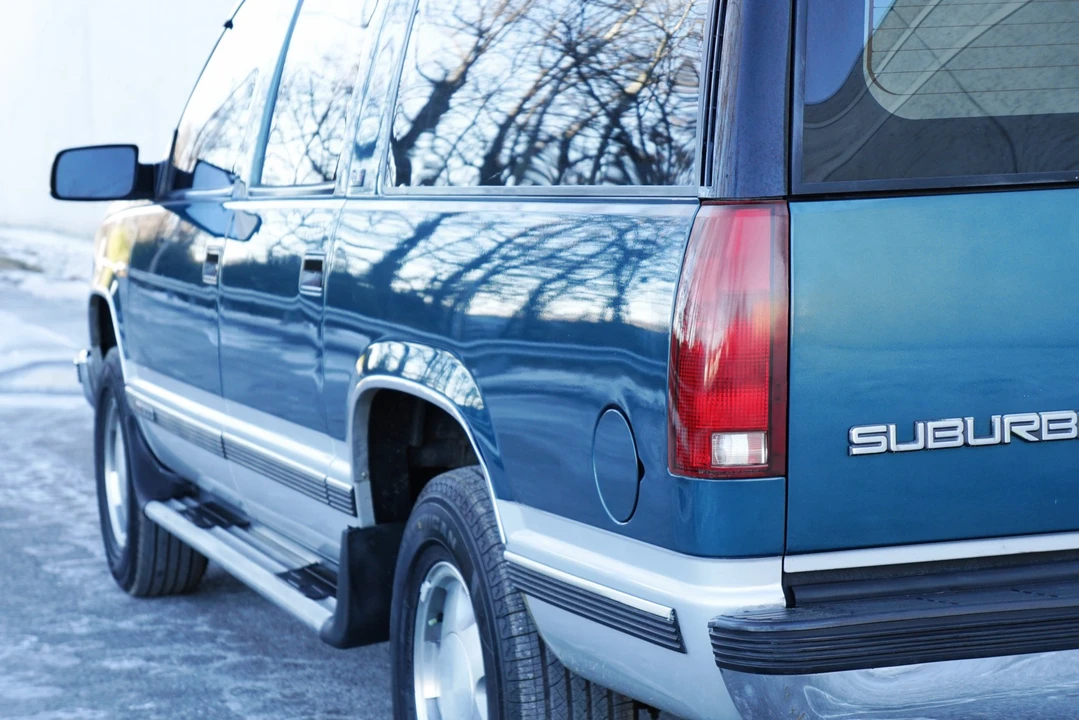 1993 GMC Suburban 8th Gen - Image 12 of 31