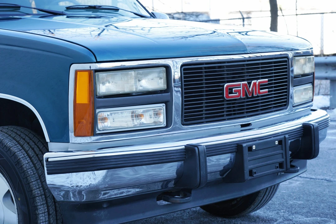 1993 GMC Suburban 8th Gen - Image 19 of 31