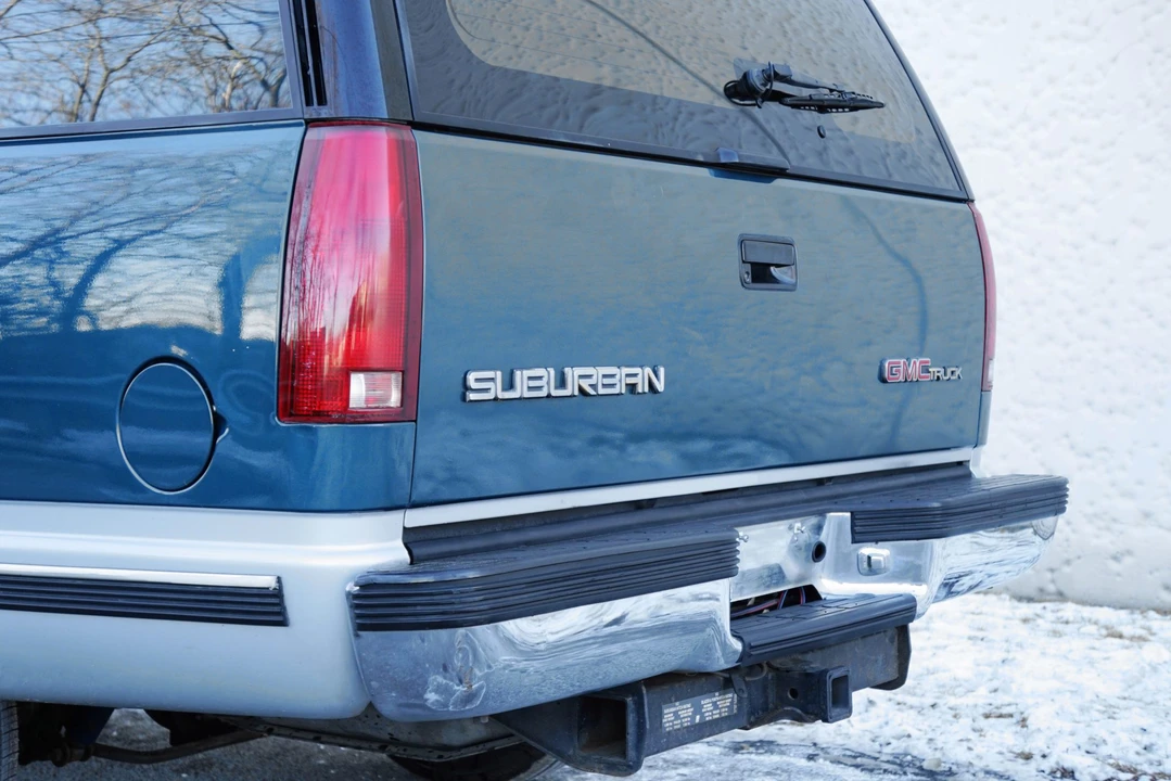 1993 GMC Suburban 8th Gen - Image 14 of 31