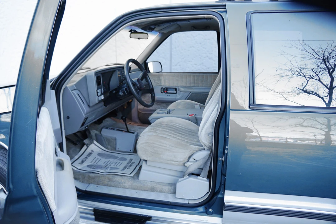 1993 GMC Suburban 8th Gen - Image 31 of 31