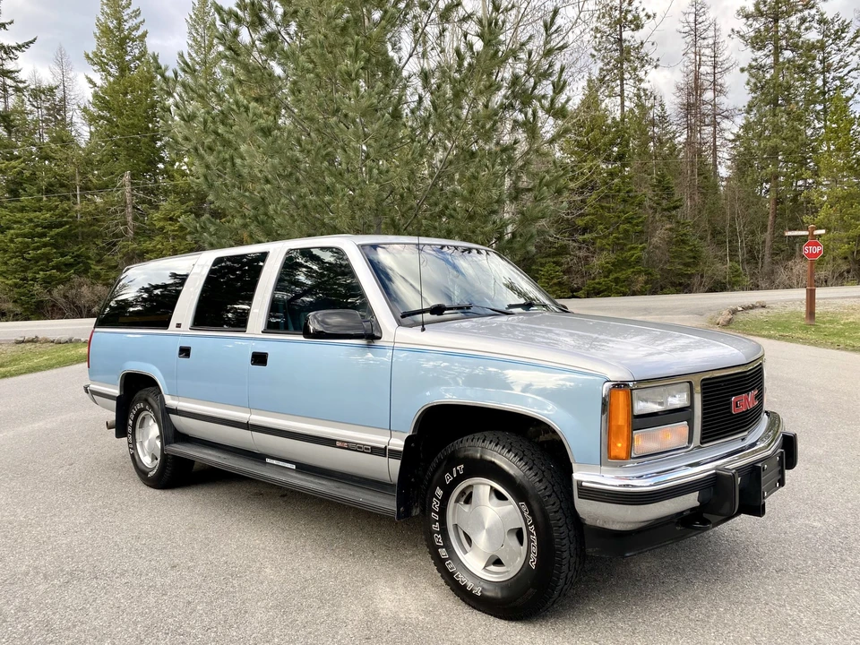 1993 GMC Suburban 8th Gen - Image 9 of 31