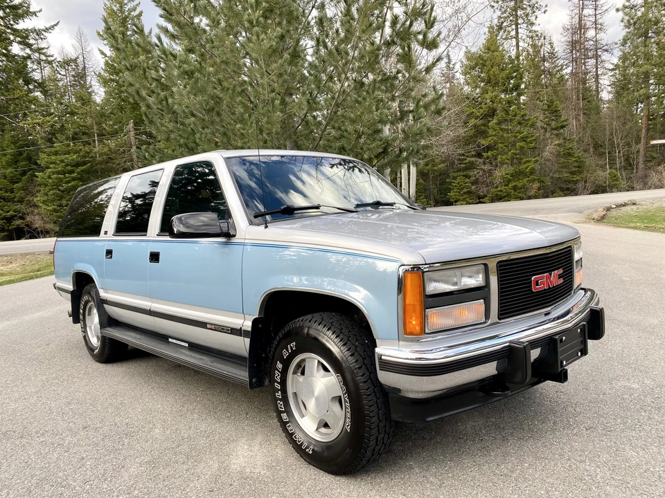 1993 GMC Suburban 8th Gen - Image 10 of 31