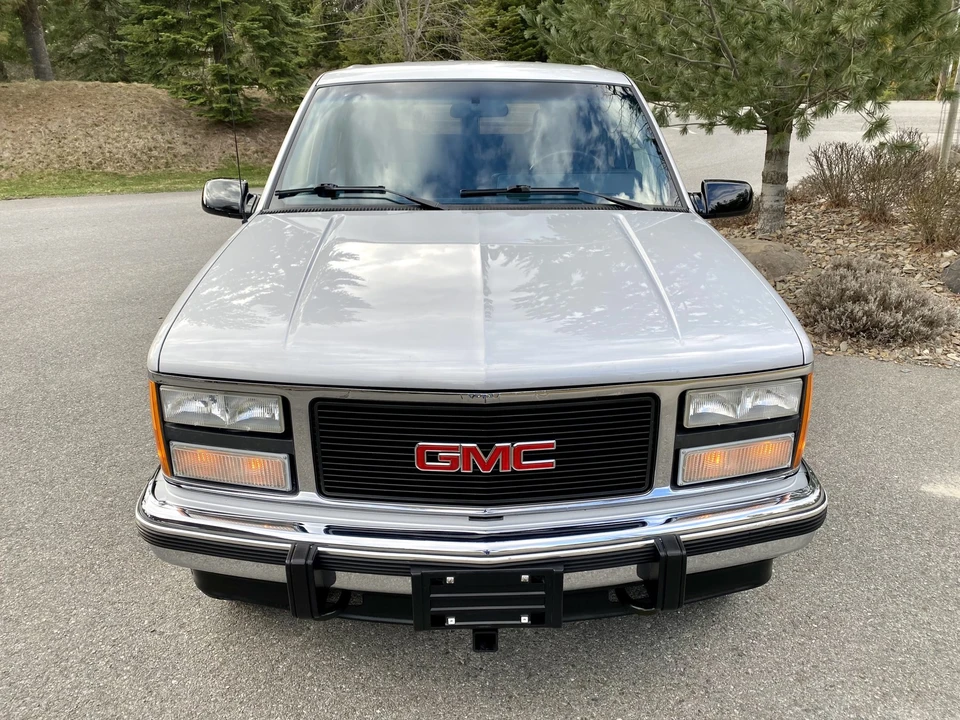 1993 GMC Suburban 8th Gen - Image 12 of 31