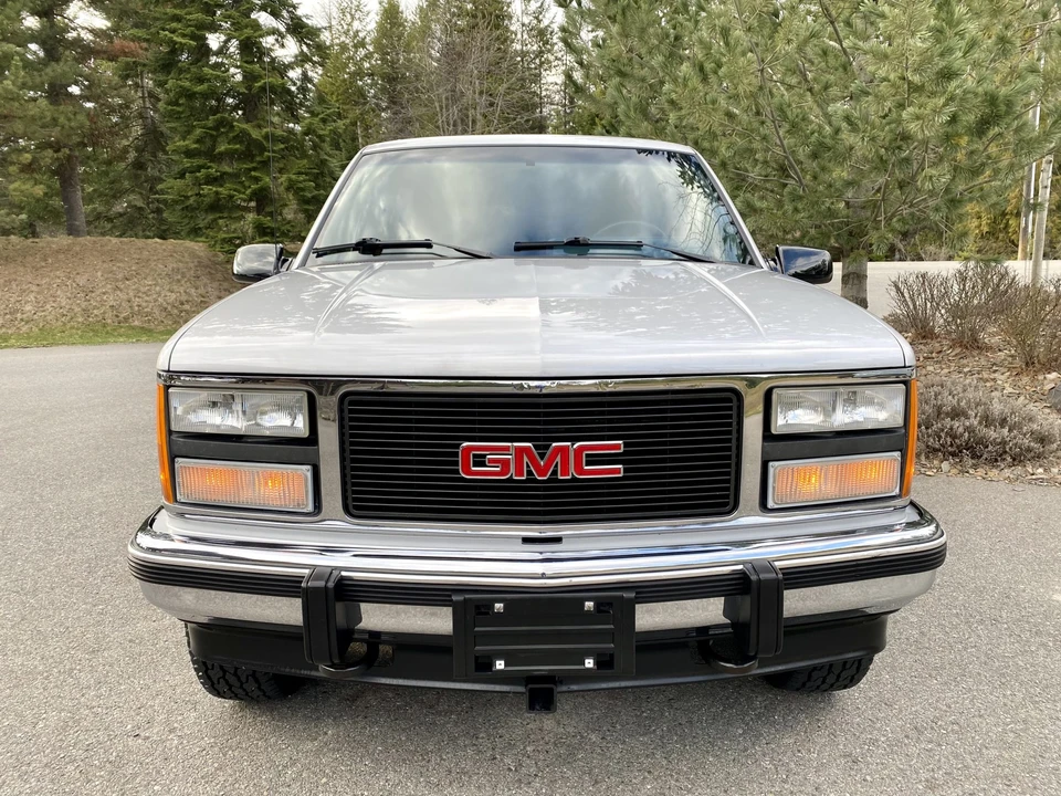 1993 GMC Suburban 8th Gen - Image 11 of 31