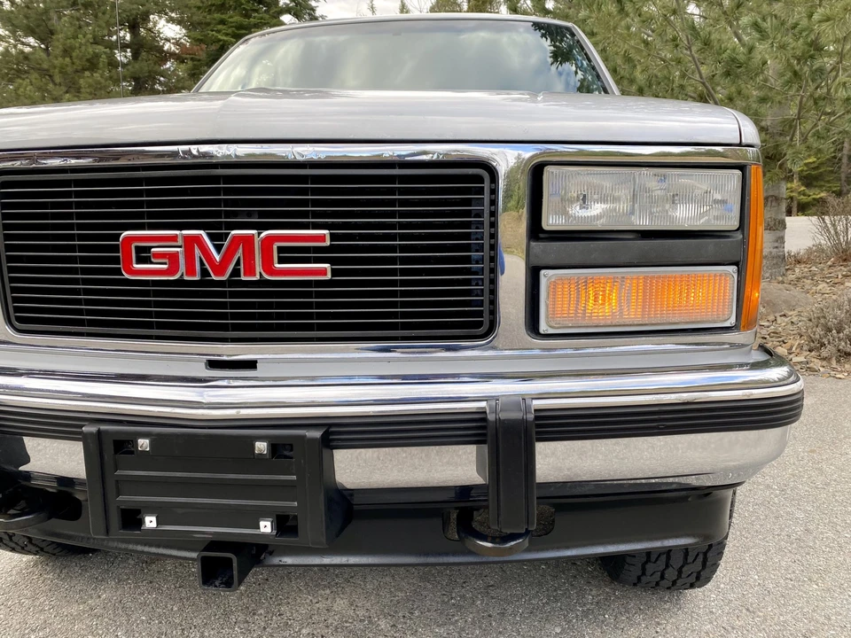 1993 GMC Suburban 8th Gen - Image 13 of 31