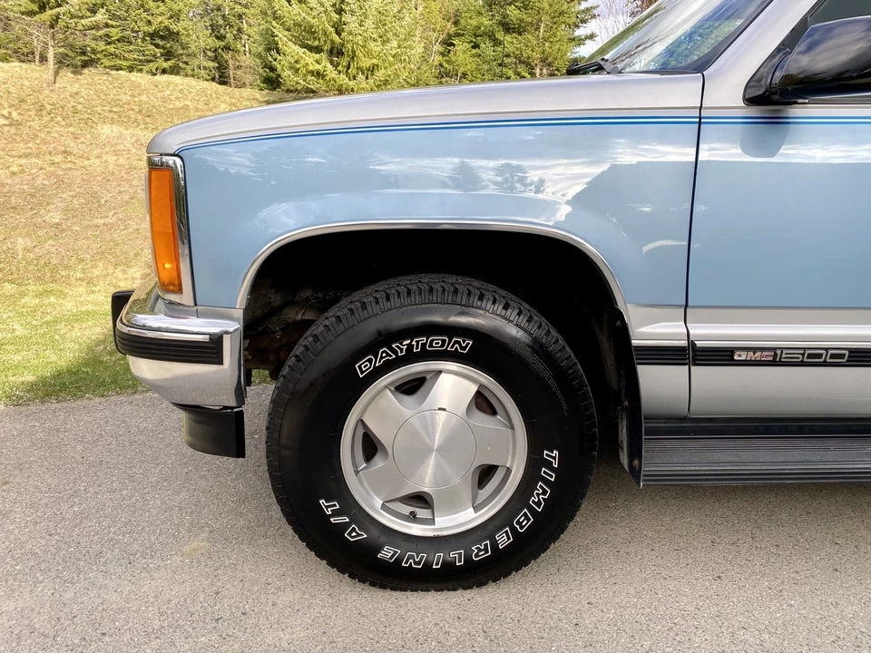 1993 GMC Suburban 8th Gen - Image 18 of 31